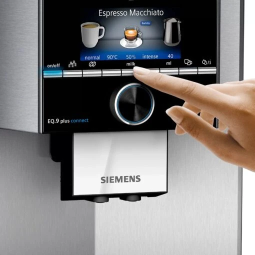 Siemens EQ.9 Plus Connect S500 - Edelstaal - TI9553X1RW Met €49 Gratis Koffie -Koffie Korting Winkel Siemens EQ.9 plus connect s500 TI9553X1RW display